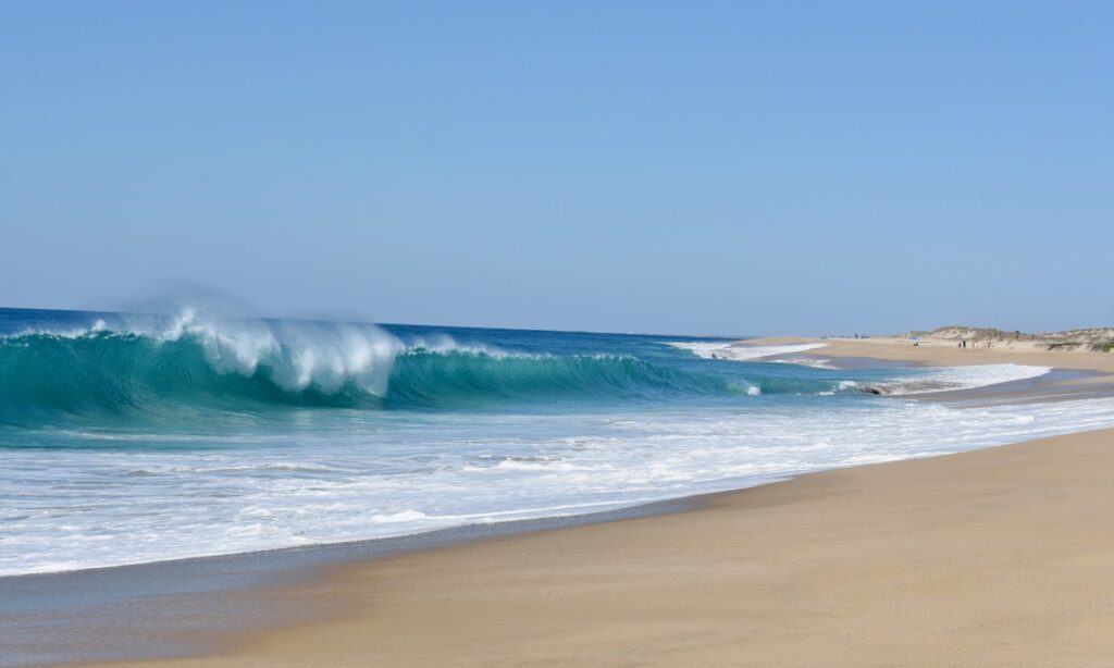 Pacific ocean waves on Cachora beach, Baja California Sur, Mexico