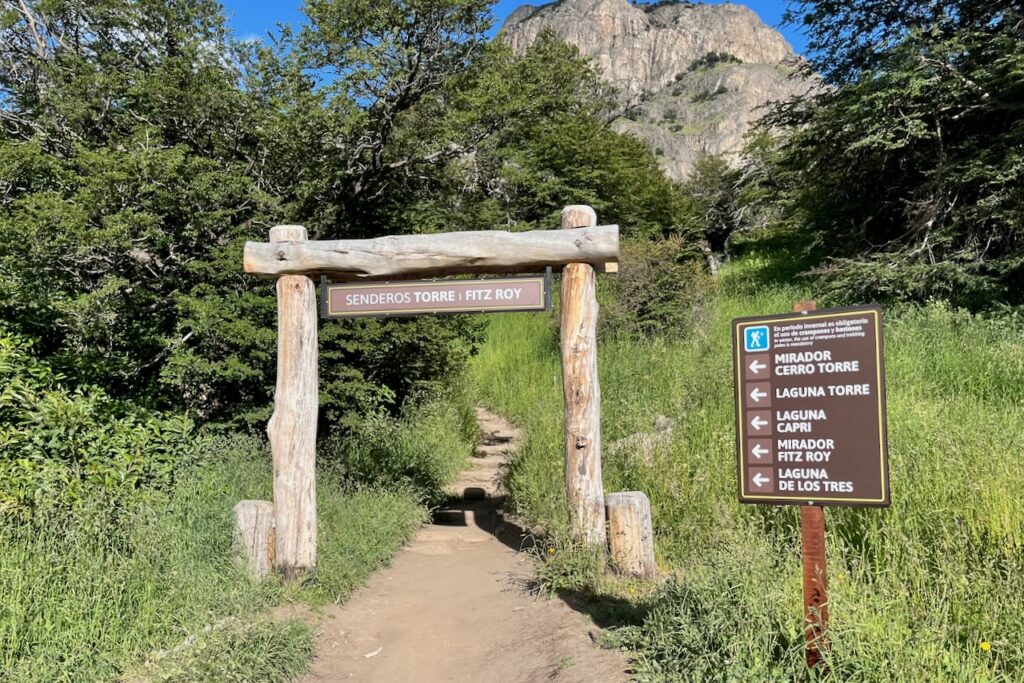 Trails head to Laguna del Los Tres and others, El Chalten, Argentina